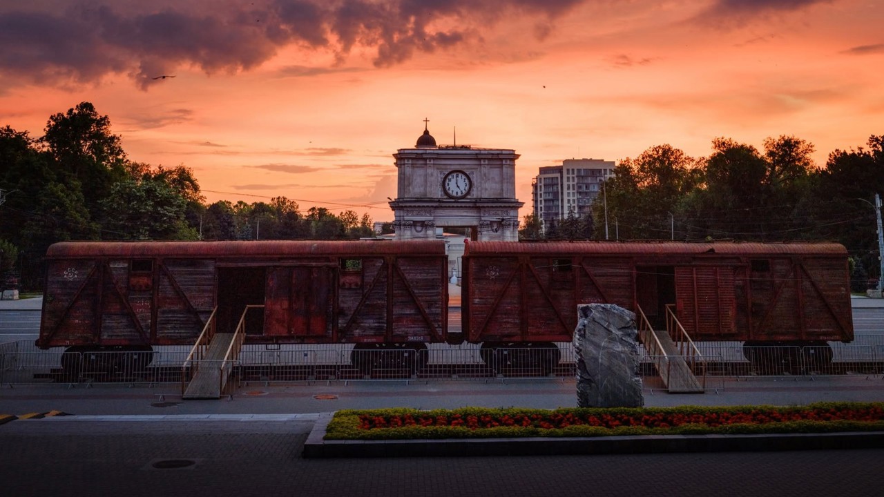 Cu lumânări în inima capitalei: Spectatorii sunt așteptați astăzi la spectacolul „1946”, în PMAN