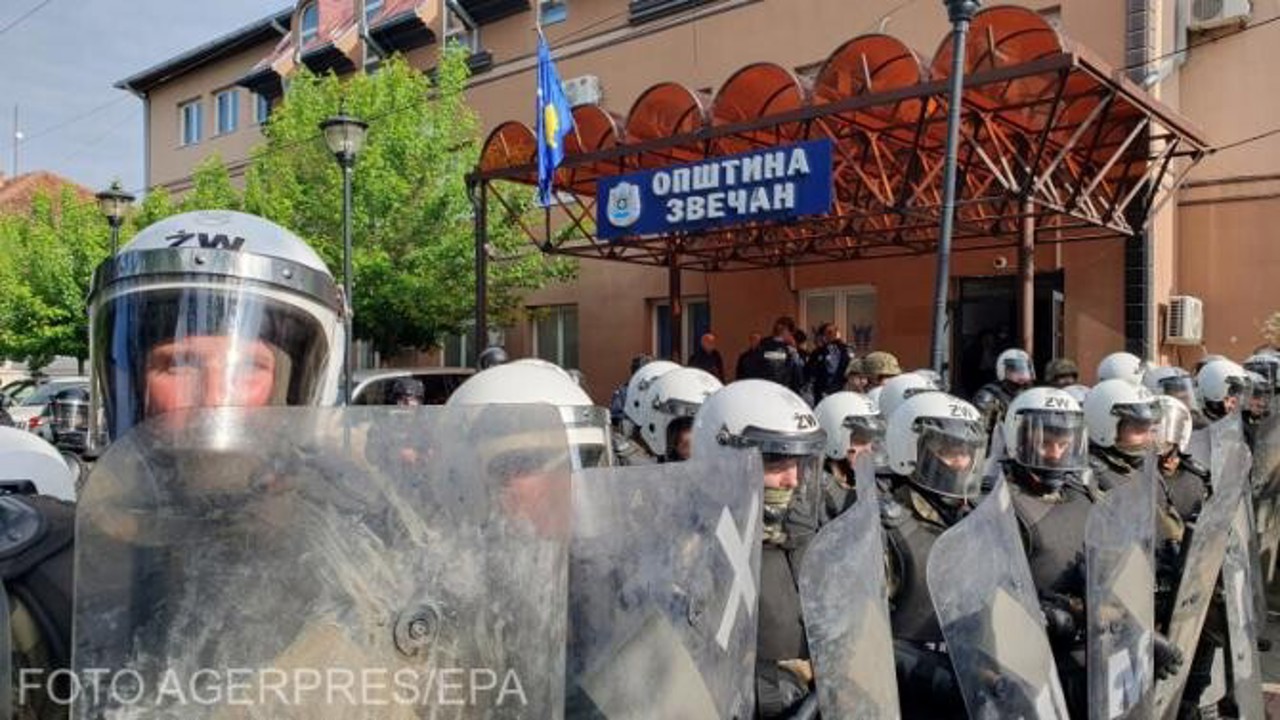  Рост напряженности в Косово: "У нас только два требования - впустить нас в примэрию и убираться отсюда"