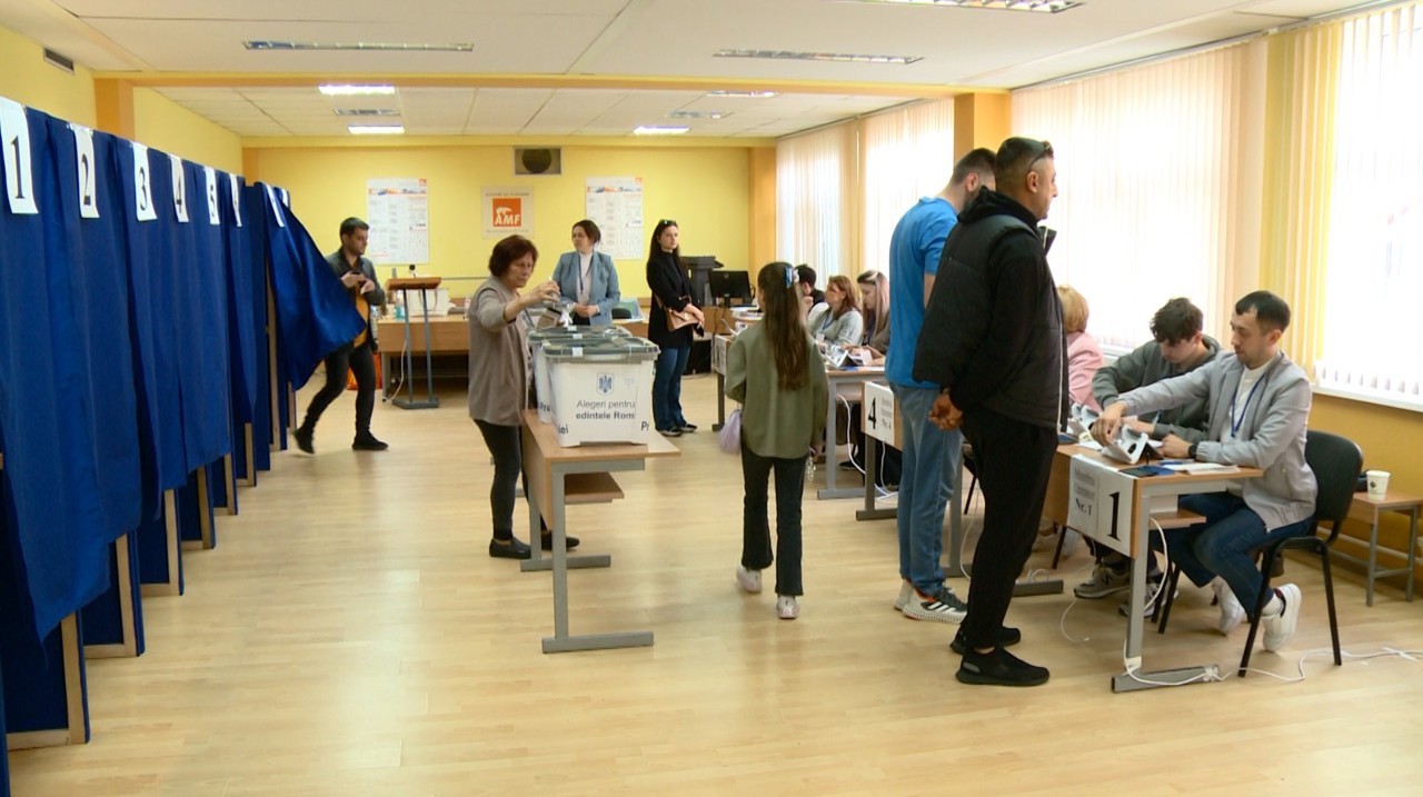 Prezidențiale în România // Voci de la Chișinău: România e poarta noastră spre Europa