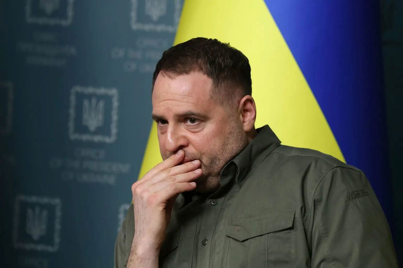 Бывшего главу офиса президента Украины Андрея Ермака заподозрили в отмывании денег