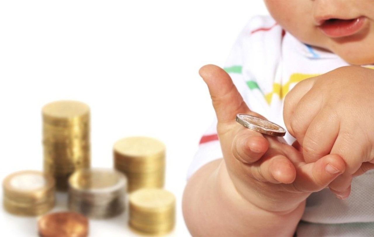 Child benefits increase in Moldova, Romania