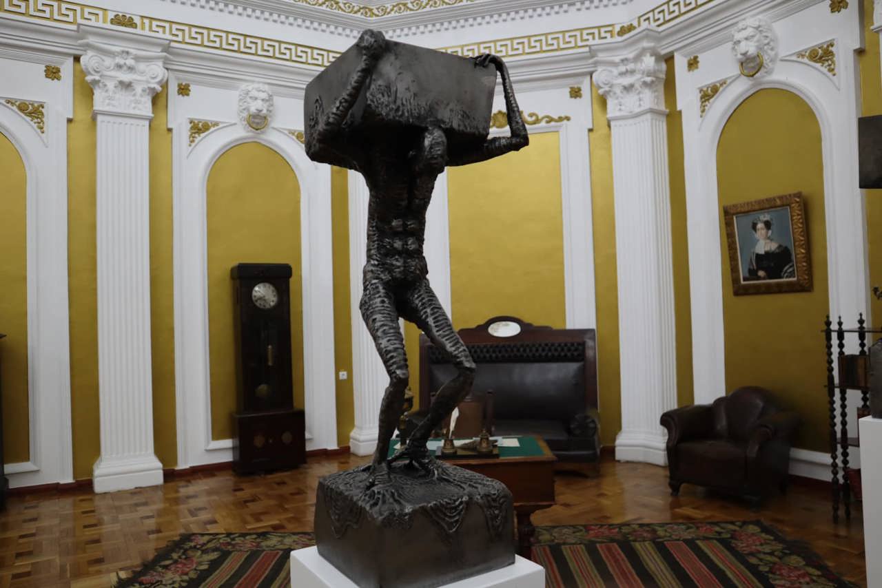 La Muzeul Național de Istorie al Moldovei a avut loc vernisajul expoziției de sculpturi în oțel semnate de artistul român Daniel Rădulescu 