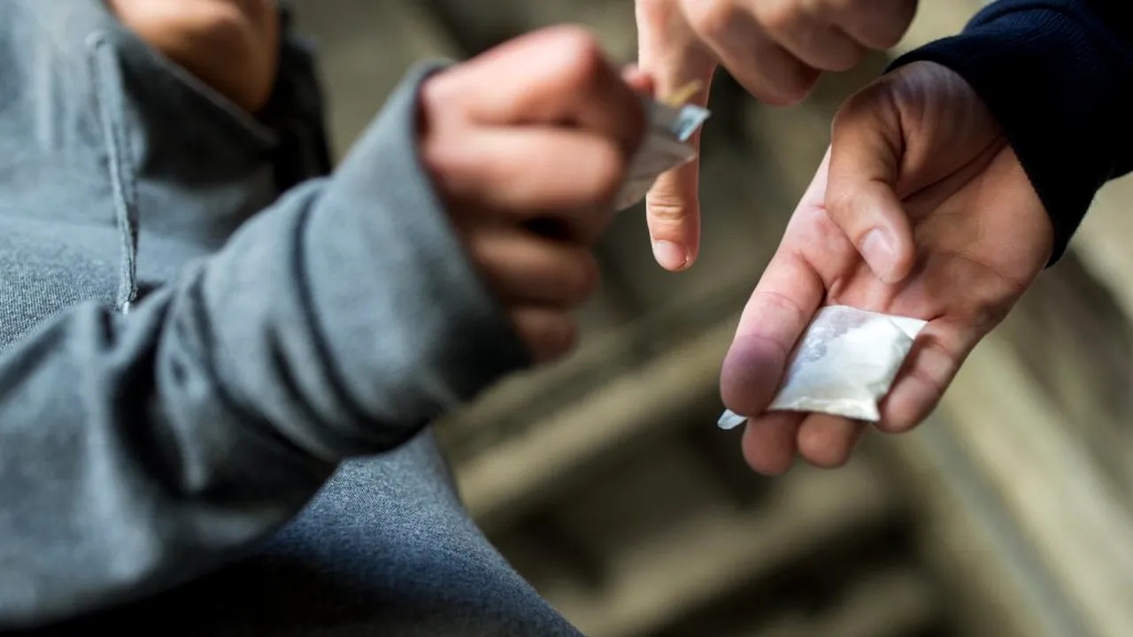 Tinerii, tot mai predispuși consumului de droguri. Autoritățile caută soluții 