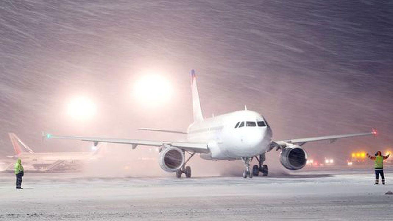 Zboruri anulate pe Aeroportul Internațional Chișinău din cauza ninsorii 