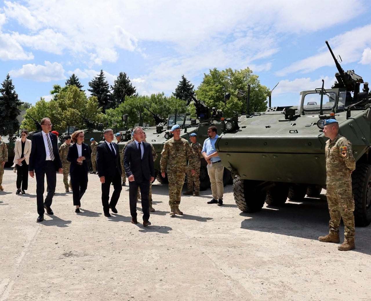 Activele militare scoase din uz vor putea fi vândute, donate sau închiriate: Legea, votată în lectură finală