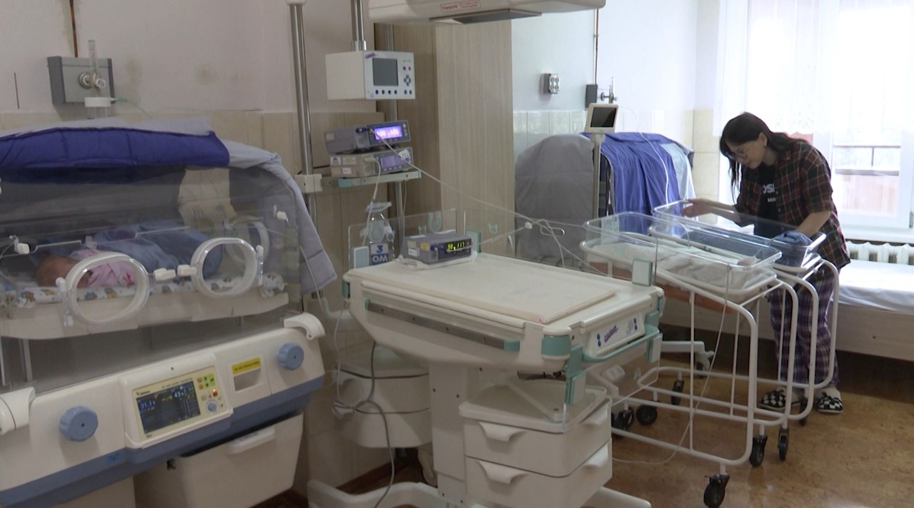 Bucurie triplă pentru o familie din nordul țării. Trei băieți, perfect sănătoși, s-au născut în capitală