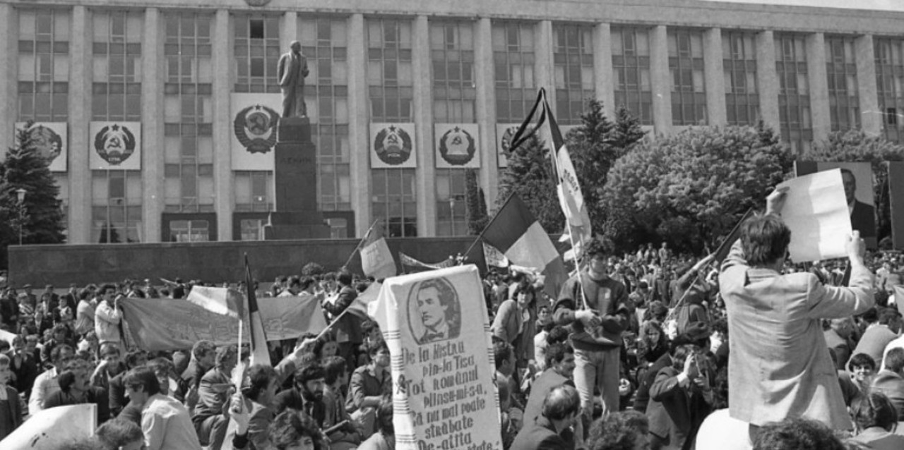 31 AUGUST 1989 | Interzisă, rusificată, dar învingătoare: Destinul limbii române la est de Prut