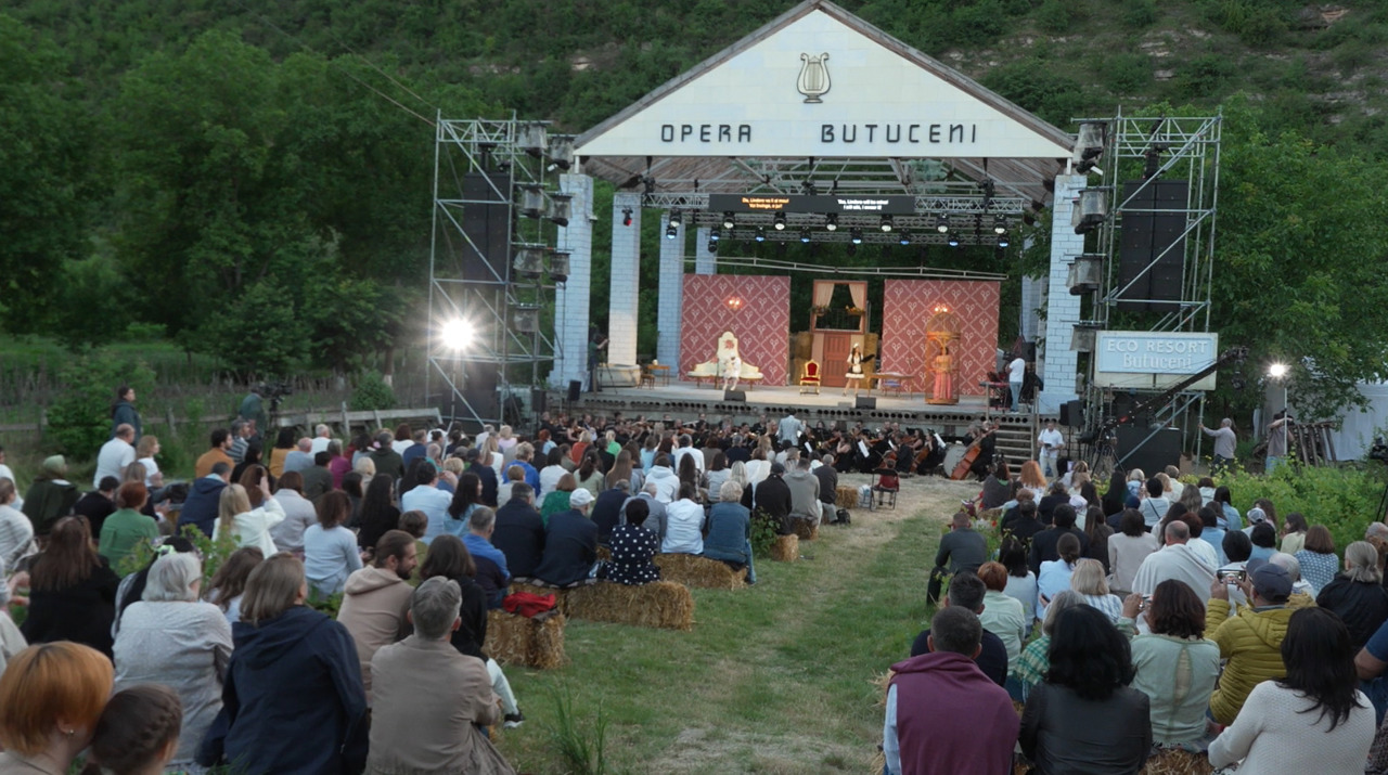 Ediția aniversară „DescOperă” a început la Butuceni cu aplauze în picioare pentru Opera Națională din București