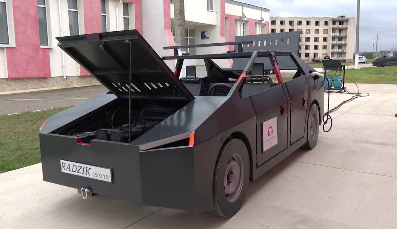 Pompierii vor putea interveni rapid și eficient la incendiile de vehicule, datorită unui simulator oferit de Polonia 