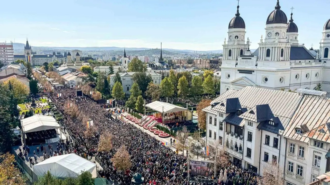 Hram la Iași: Peste 166 de mii de oameni s-au închinat la moaștele Sfintei Cuvioase Parascheva, iar peste 20 de mii mai stau la rând 