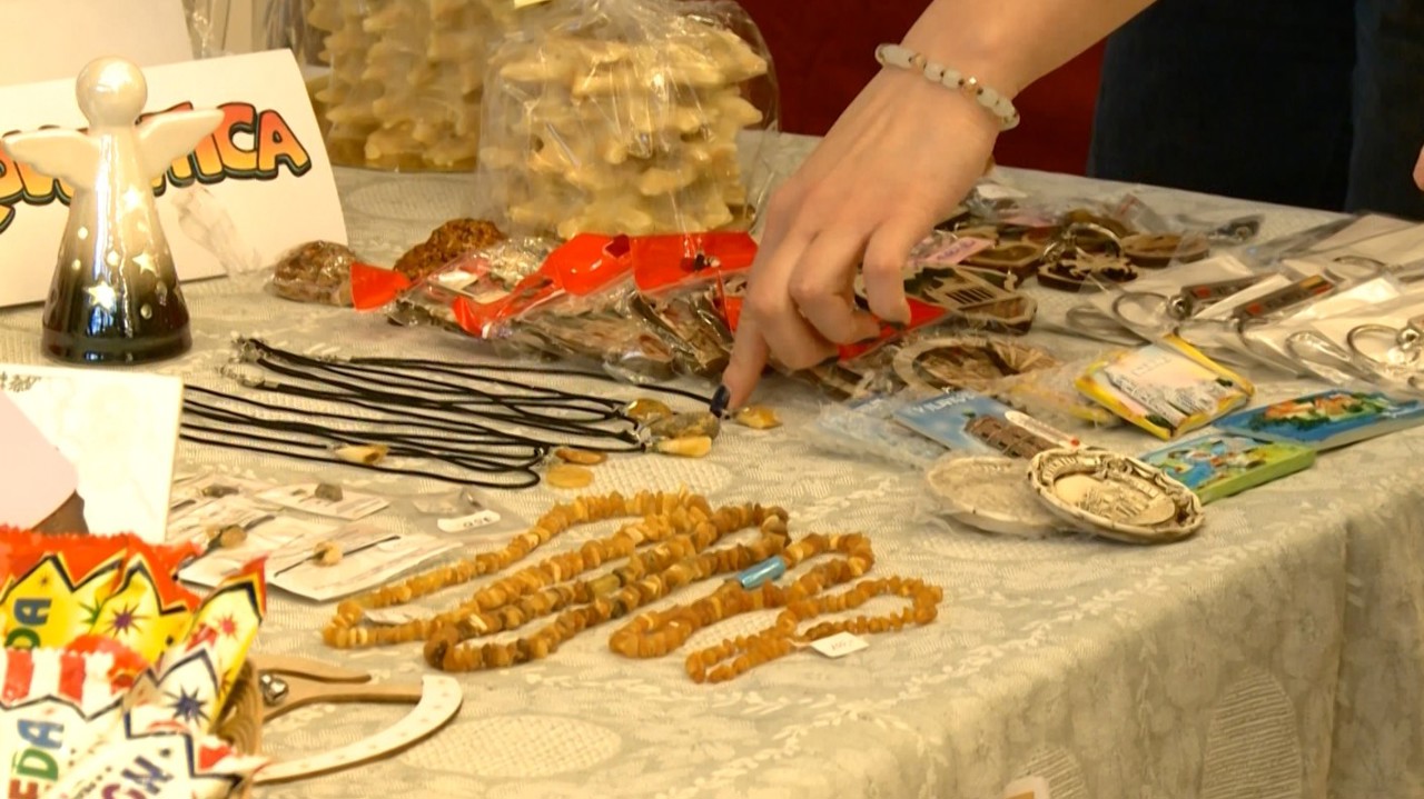 Târgul Internațional de Caritate în capitală. Oamenii au cumpărat produse în scop caritabil 