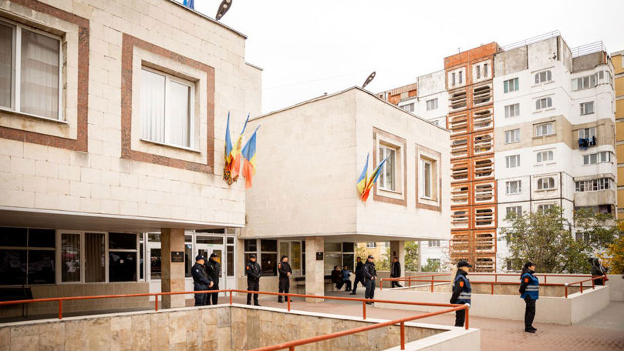 Прокуроры просят арестовать сотрудника парламента и пограничника, подозреваемых в шпионаже 