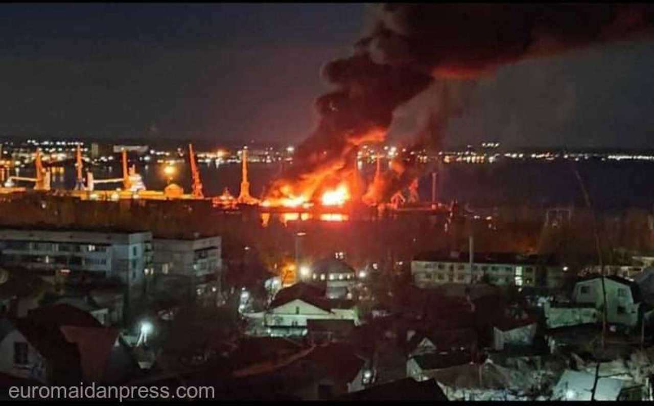 Ukraine // Kiev says it destroyed a Russian ship in the Black Sea