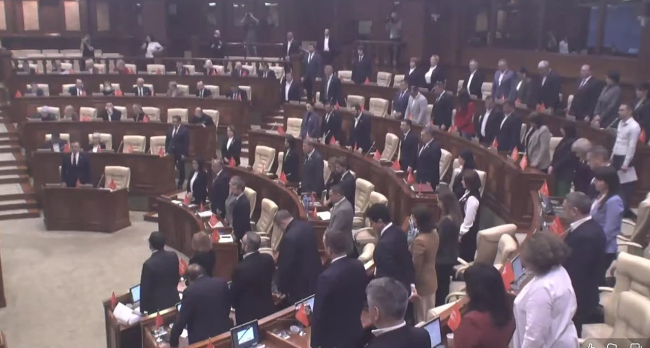 Deputații au păstrat un moment de reculegere în memoria lui Ilie Ilașcu: socialiștii și comuniștii au refuzat să-l comemoreze pe eroul național 