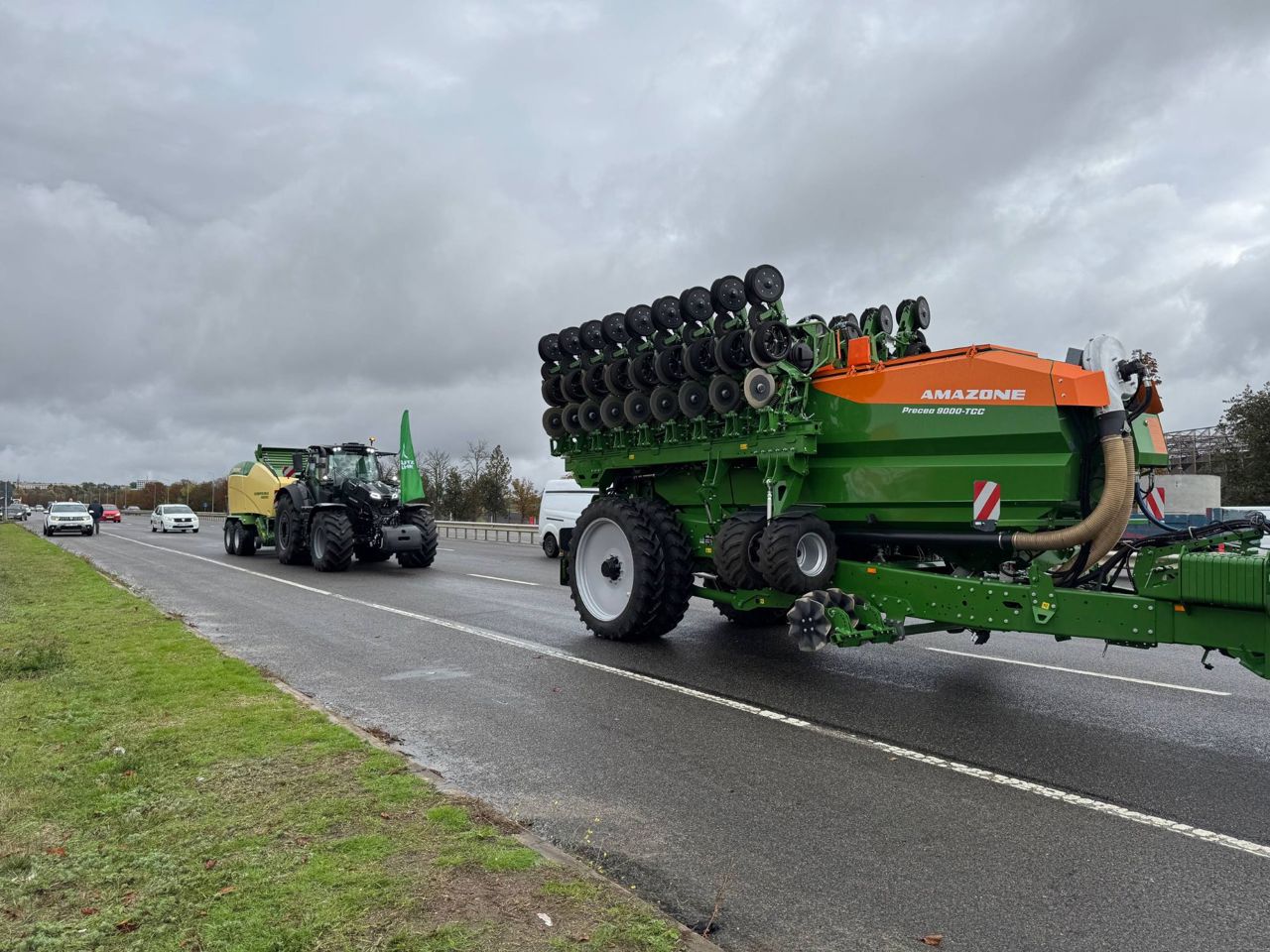 Tractoare pe străzile Chișinăului: eveniment inedit la lansarea expozițiilor „Moldagrotech” și „Farmer”