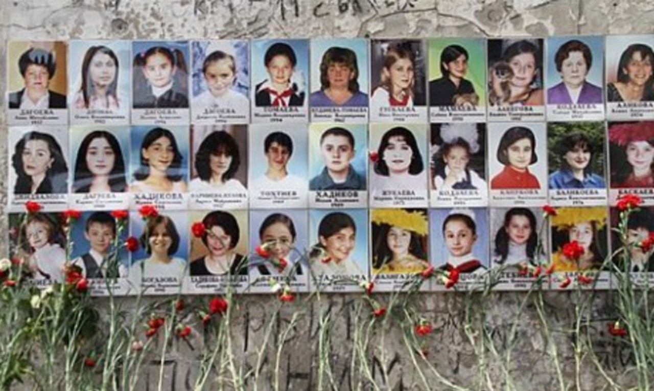 Douăzeci de ani de la masacrul din Beslan: 334 de persoane au murit la 1 septembrie 2004