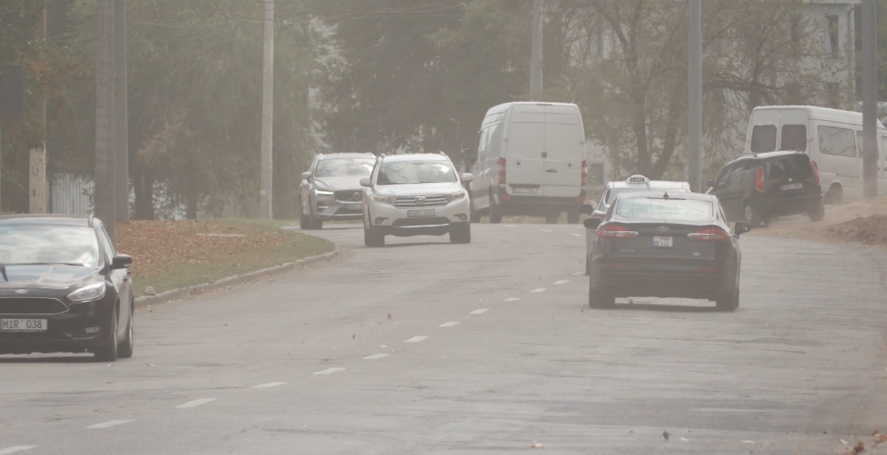 Traficul și canicula cresc toxicitatea aerului în Chișinău. Avertismentul specialiștilor privind aldehida formică