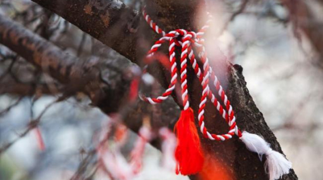 Tradiția mărțișorului, păstrată în ultima zi de martie: De la ritualuri străvechi la simbol identitar