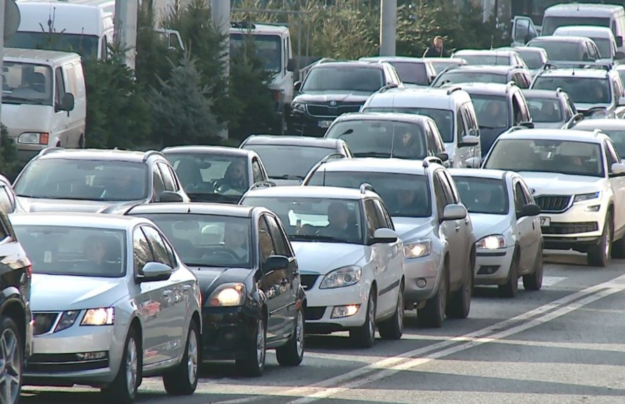 Mai multe mașini, aceeași infrastructură: Parcul auto din R. Moldova a depășit 1.4 milioane de unități