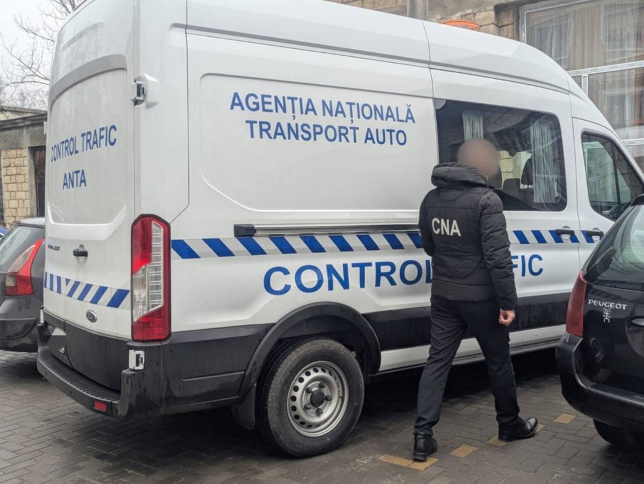 Schemă de corupție în nordul țării // Patru angajați ai ANTA, reținuți pentru luare de mită de la transportatori