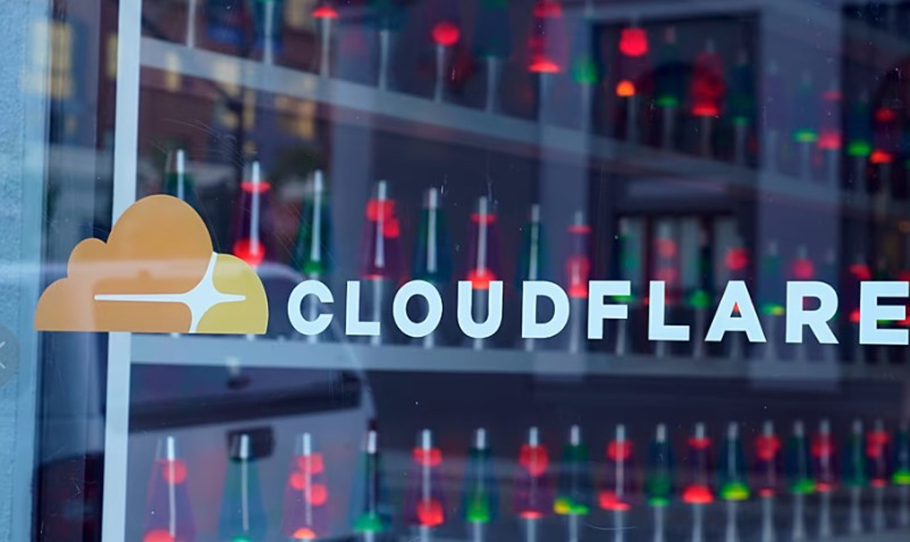 В работе сервиса Cloudflare произошел сбой