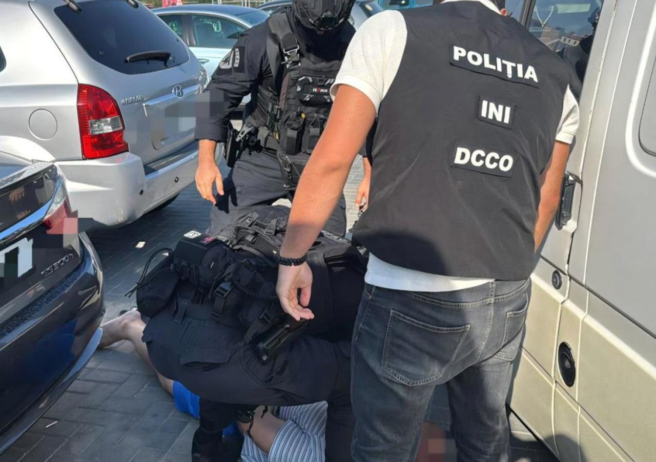 Bani colectați ilegal pentru „vistieria” organizației criminale „Kitaeț”: Un lider al grupării riscă 15 ani de închisoare