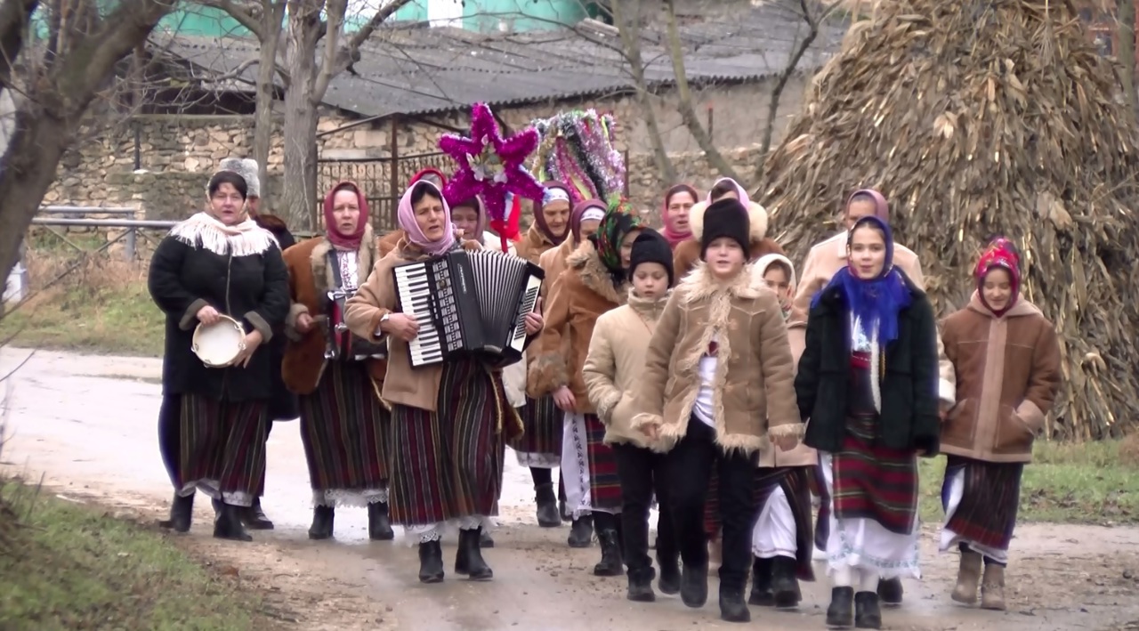 Tradițiile se păstrează în nordul țării. Cete de colindători au vestit Nașterea Domnului la Soroca