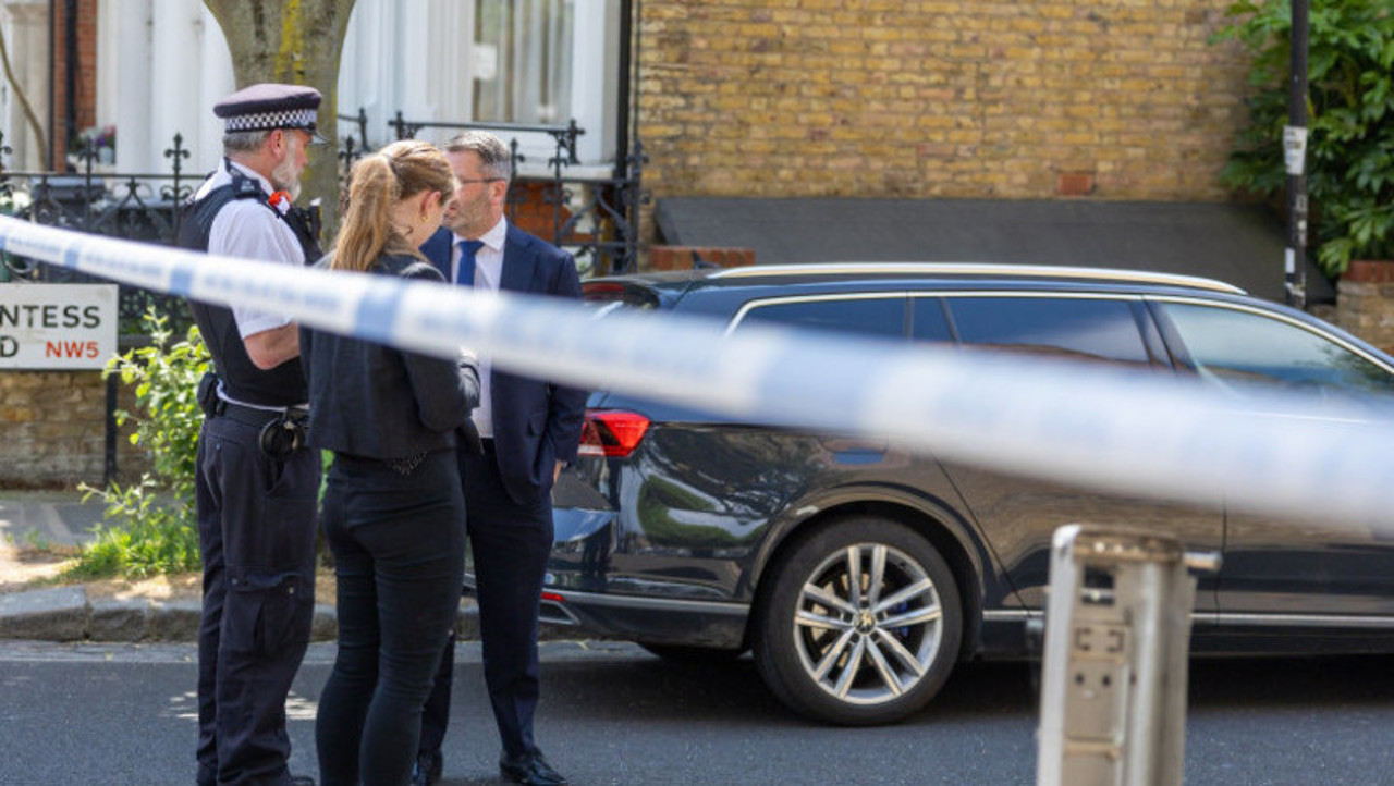 Incendiu la fostele locuințe ale premierului britanic Keir Starmer. Un suspect a fost reținut