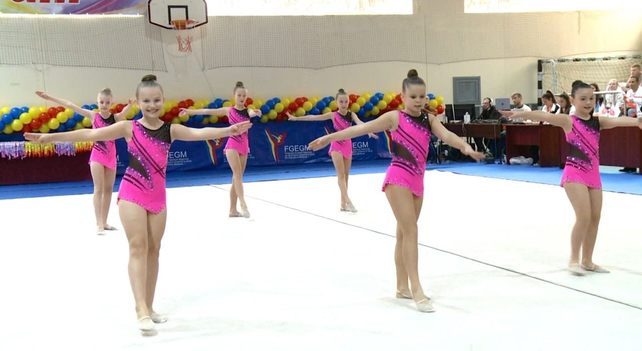 Cele mai talentate gimnaste s-au reunit la Campionatul R. Moldova la gimnastică estetică în grup