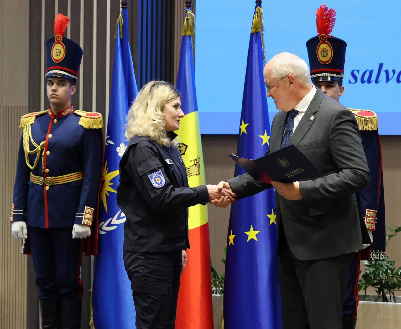 Salvatorii și pompierii, premiați pentru curaj și profesionalism la „Gala Premianților IGSU 2026”