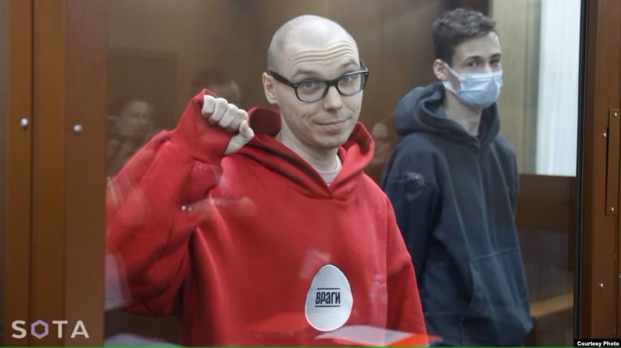 Doi bărbați ruși au fost condamnați la închisoare pentru recitarea de poezii ce criticau războiul Rusiei împotriva Ucrainei