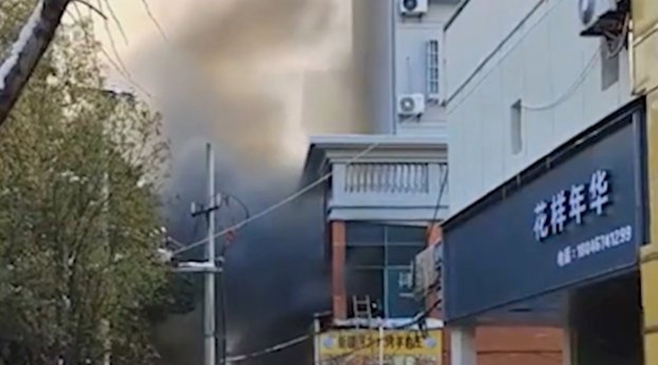 Incendiu devastator în China. 39 persoane au murit după ce flăcările au cuprins subsolul unui magazin din orașul Xinyu