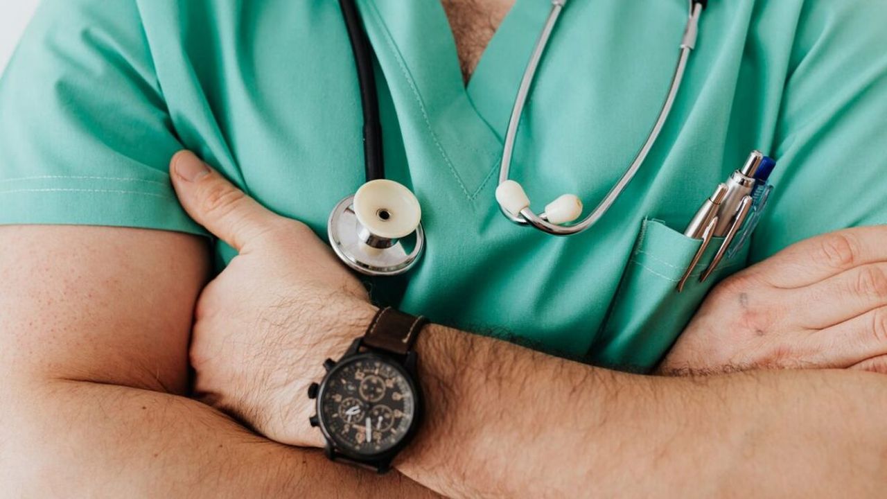 Medici care se tratau pe sine înșiși sau care lucrau în concediu: Nereguli grave în serviciul de urgențe medicale, depistate de Curtea de Conturi