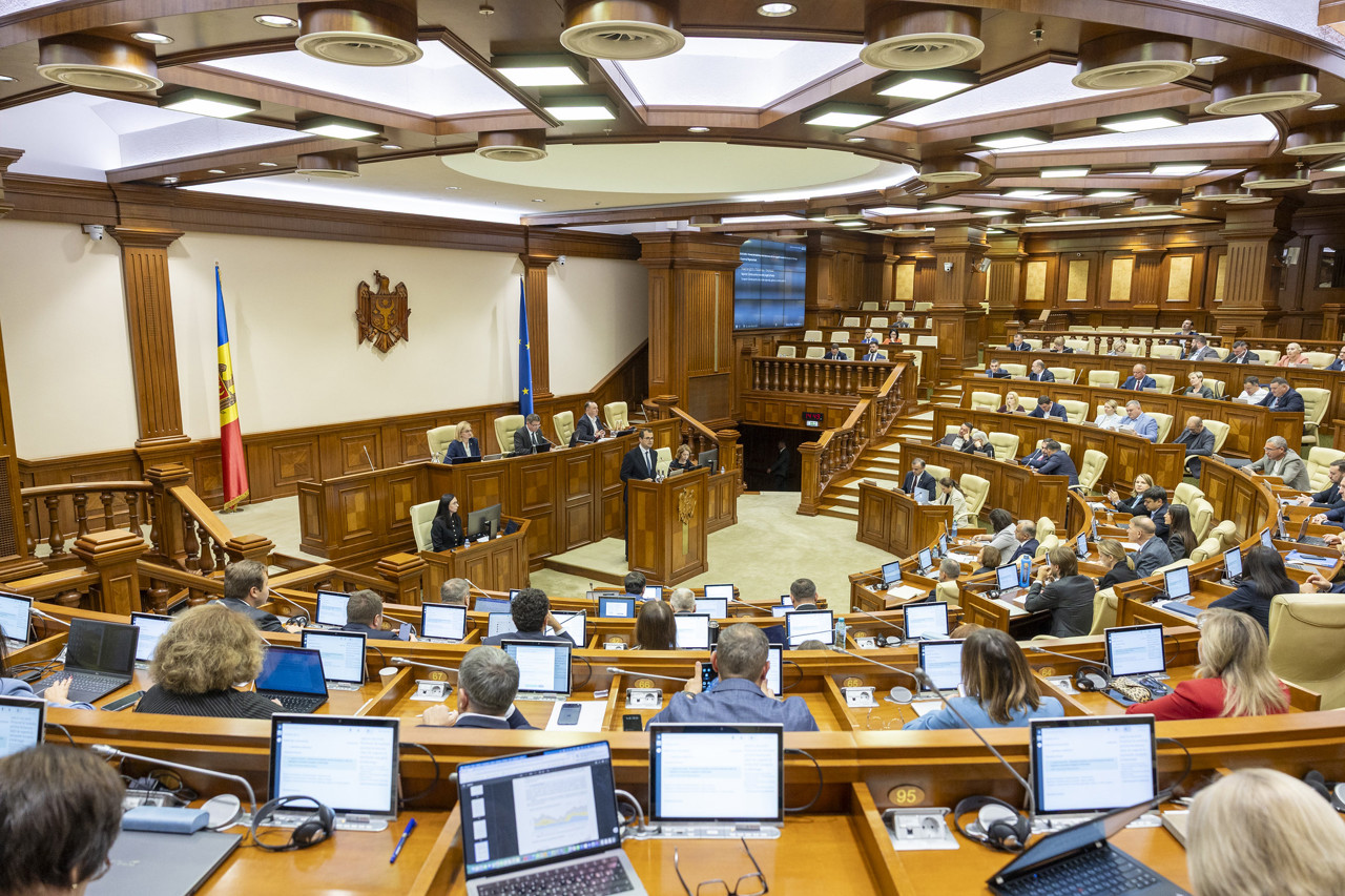 „Ar fi iresponsabil să așteptăm criza fără instrumentele necesare”. Premierul Vasile Tofan cere Parlamentului instituirea stării de urgență