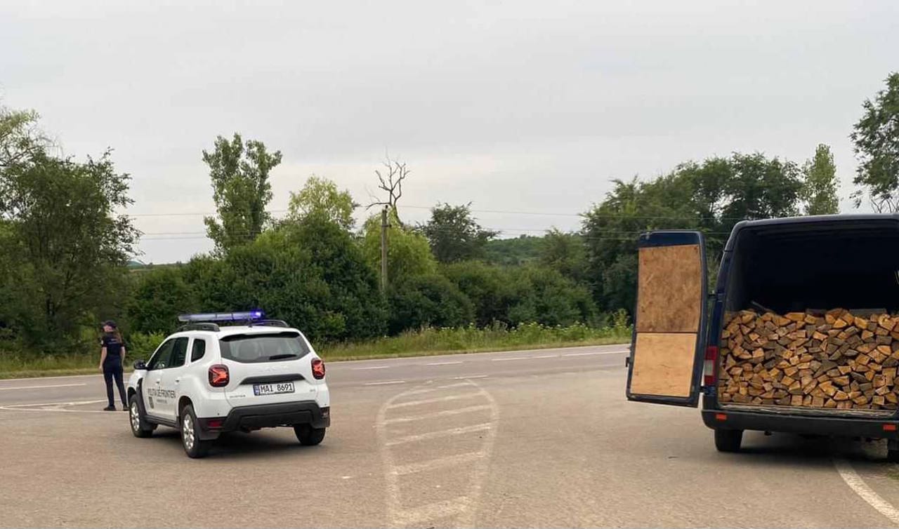Prins cu lemne fără acte de proveniență: un bărbat de 32 de ani, documentat la Ungheni