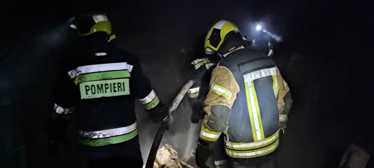 Un restaurat din sectorul Râșcani al capitalei, distrus în totalitate de flăcări noaptea trecută