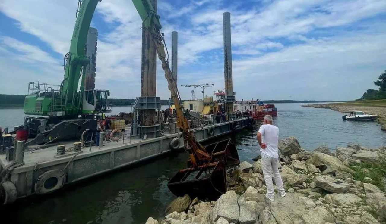 România continuă scufundarea barjelor pe Dunăre pentru a prelungi funcționarea centralei de la Cernavodă
