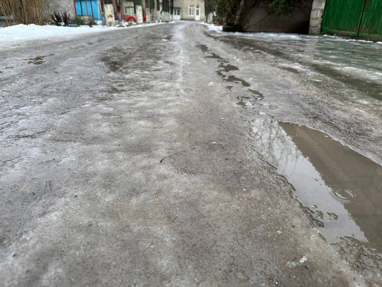 Ploi, ceață, ghețuș și temperaturi de până la -18 grade Celsius: cât se vor menține condițiile meteo complicate