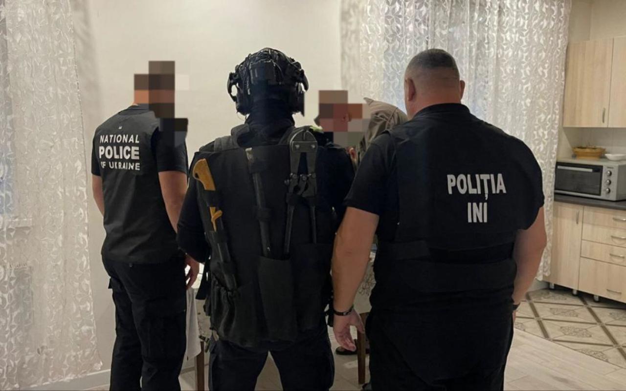 Trei refugiați ucraineni, reținuți la Chișinău pentru escrocherii cu mașini și drone 