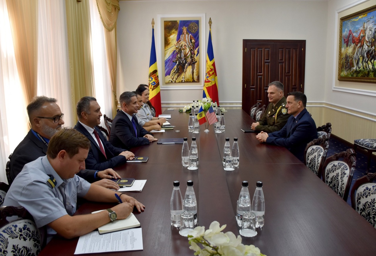 Defense Minister, new U.S. diplomat in Chișinău discuss National Army modernization