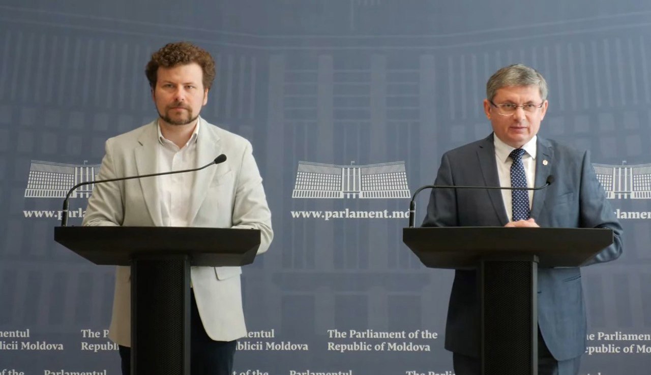 Власти: Все ученики 1-9 классов получат по 1000 леев к новому учебному году