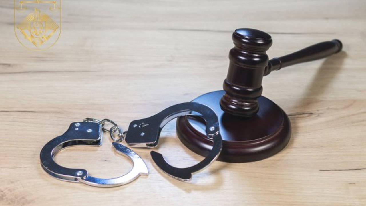 A înjunghiat un bărbat pe stradă, la Buiucani: Atacatoarea, condamnată la zece ani de închisoare