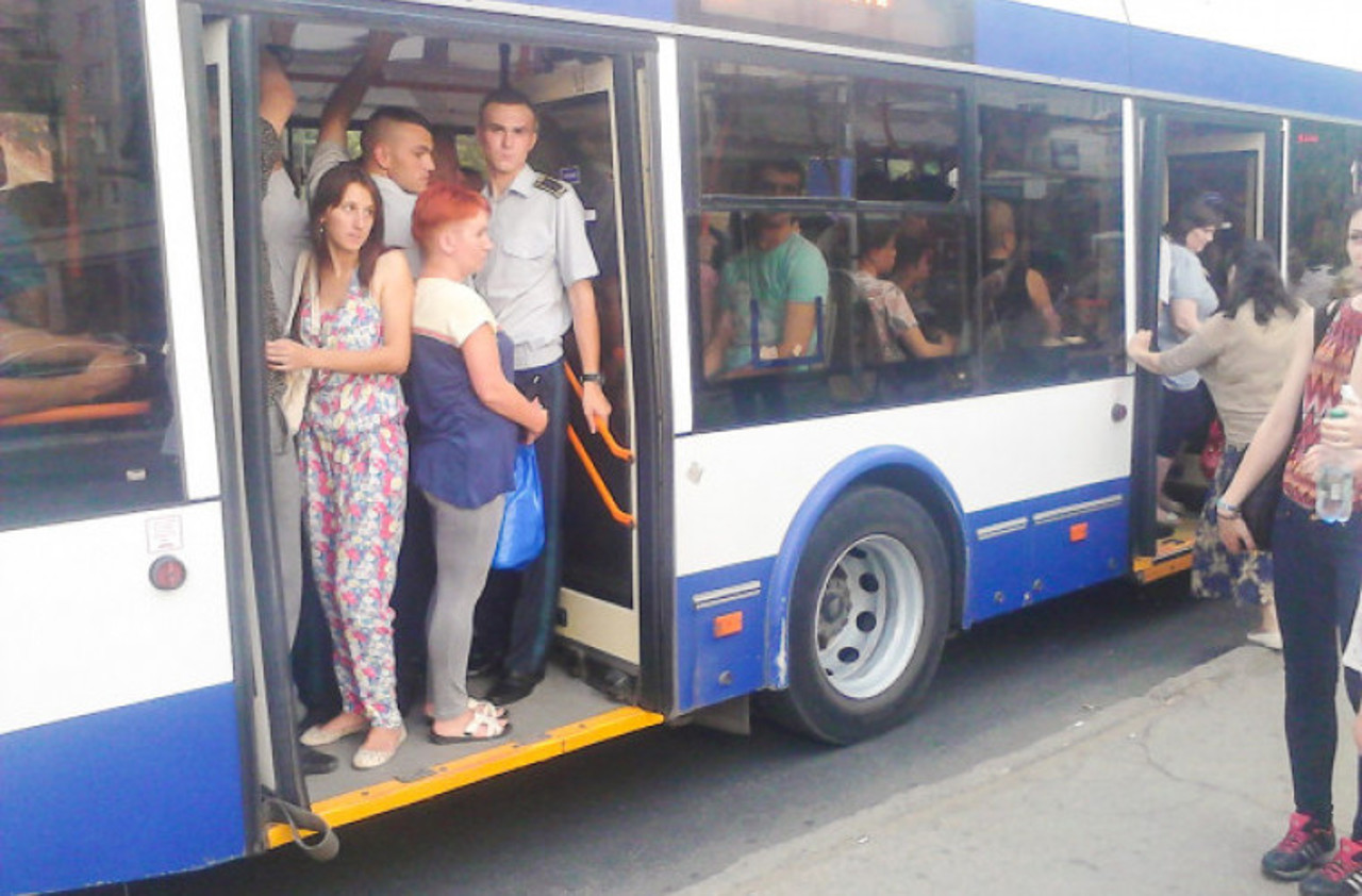 Transportul public în anul 2025: Troleibuzul, autobuzul și taxiul, tot mai populare printre călători