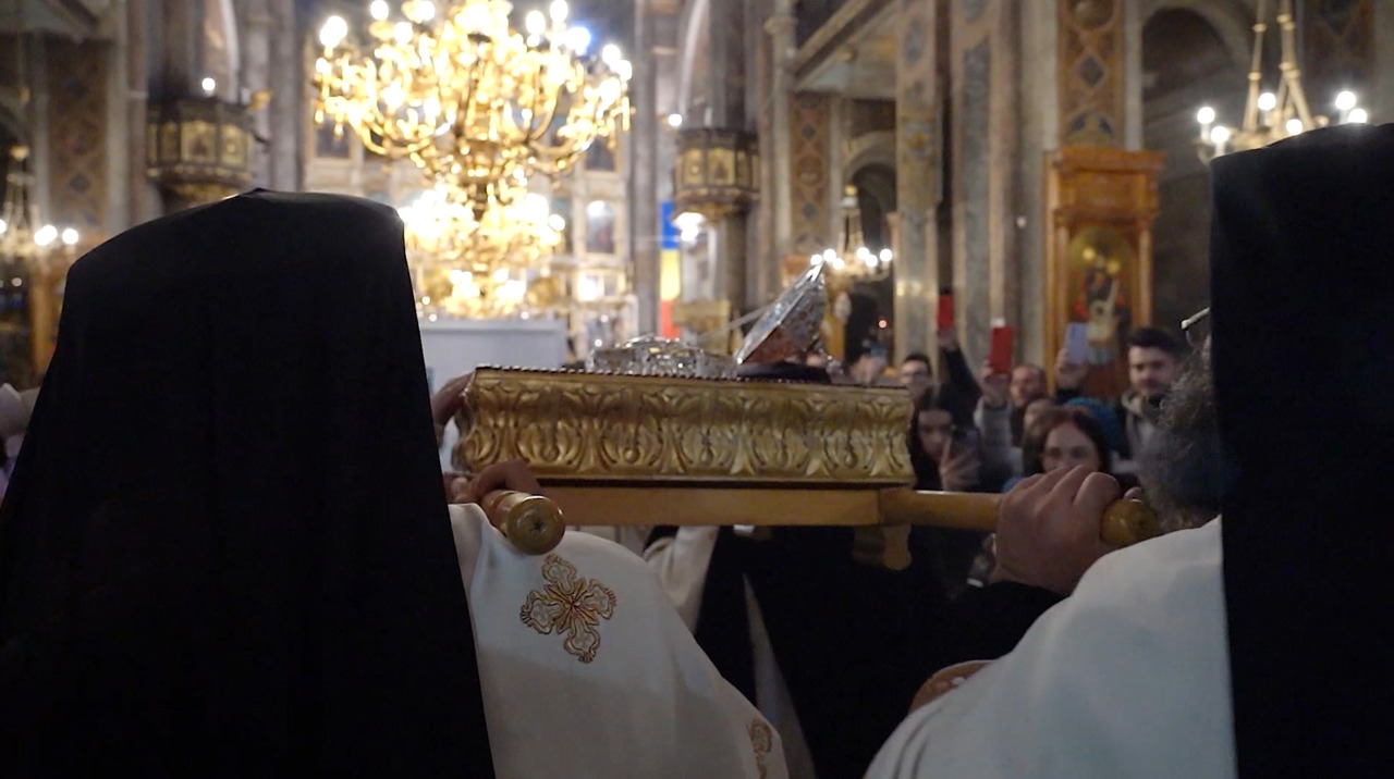 Iași: Racla cu moaștele Sfântului Grigorie Palama, așezată lângă cea a Cuvioasei Parascheva