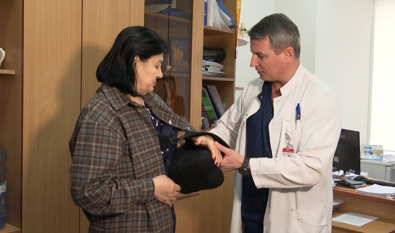 Operație de protezare la Institutul de Medicină Urgentă, după doi ani de suferință în urma unei căzături pe gheață 