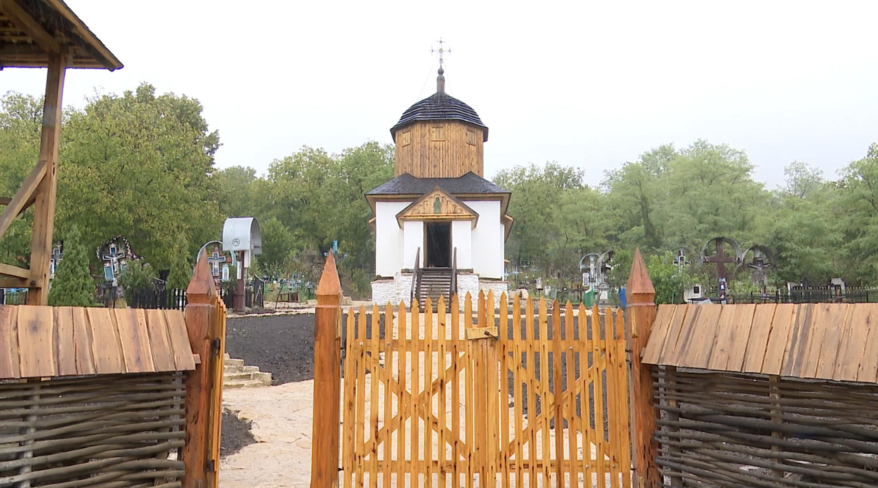 Biserica de lemn din Vorniceni, care risca să se ruineze, restaurată cu cinci milioane de lei