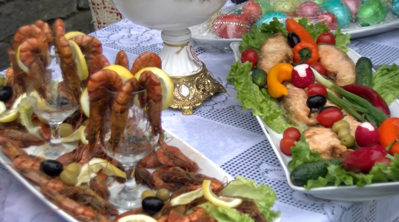 Pomeni mai modeste la cimitirul din Dealul Țiganilor: Tradiția, păstrată „cu ce are fiecare”