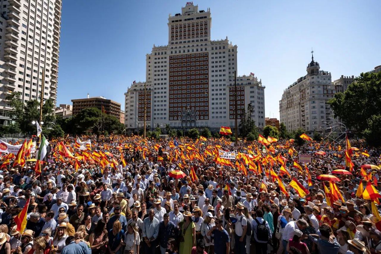 Spania: Manifestație uriașă organizată de Partidul Popular împotriva premierului Pedro Sanchez, pe care îl acuză de corupție