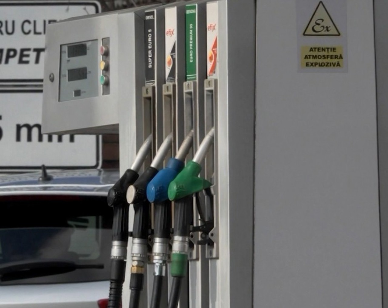 Prețurile la carburanți cresc din nou. Motorina va costa cu 82 de bani mai mult decât în weekend 