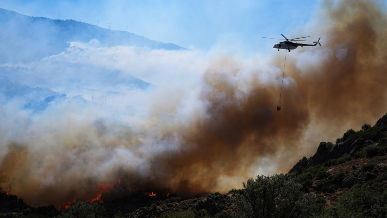 Forest fire in Izmir forces evacuations amid strong winds